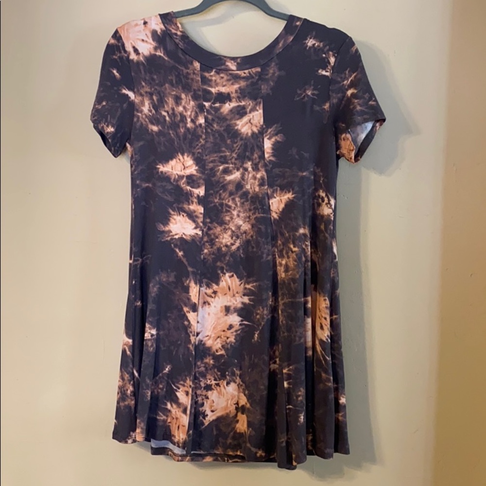 Cute high neck mini dress! NEW WITH TAGS!